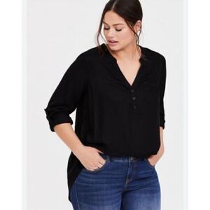 Torrid Women's Black Classic 3/4 Sleeve Chest Pocket Pullover Blouse Size 2